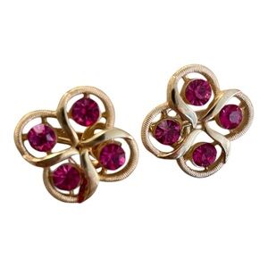 Trifari Vintage Gold-Tone Setting Ruby Rhinestone Clover Design Clip-On Earrings